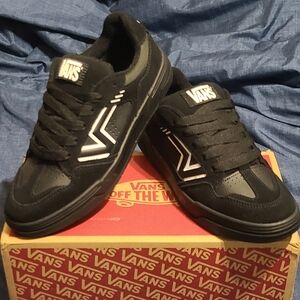 Vans Upland Low "VN000D25B8C", New In Box! Mens 10.5/Womens 12
